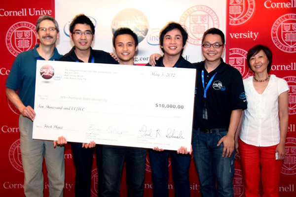 4 sinh viên Intel Việt Nam đạt giải nhất Cornell Cup USA 2012