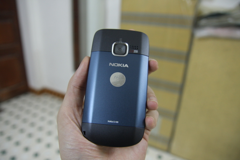 Mặt sau Nokia C3