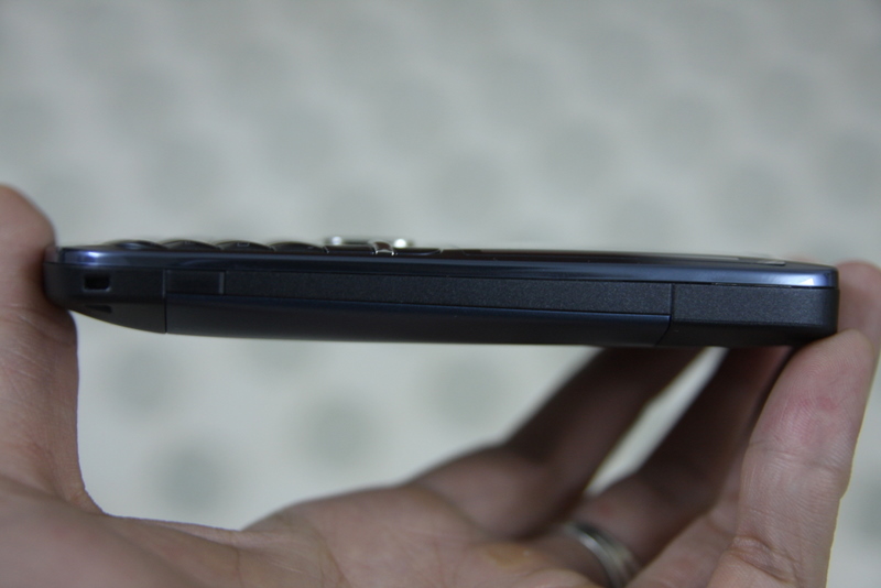 Cạnh phải của Nokia C3