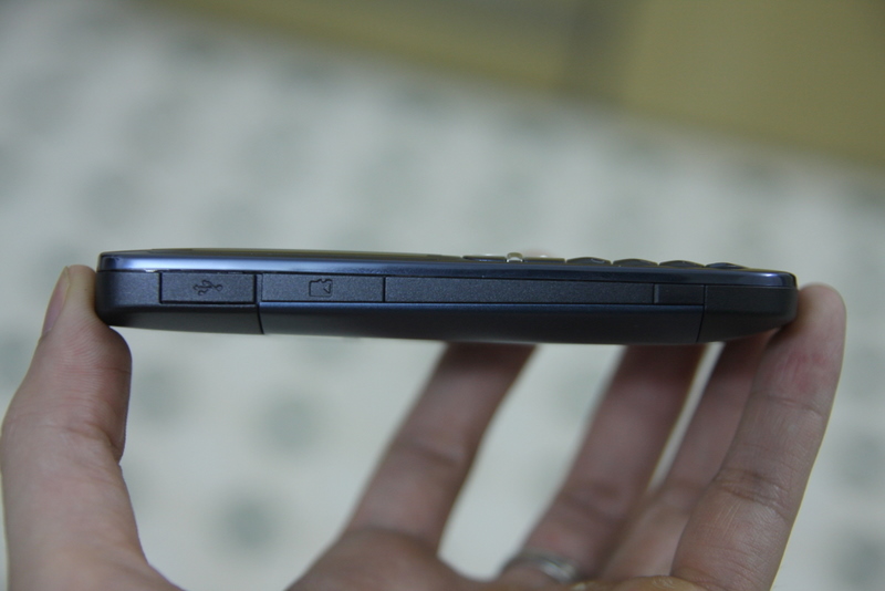 Cạnh trái Nokia C3