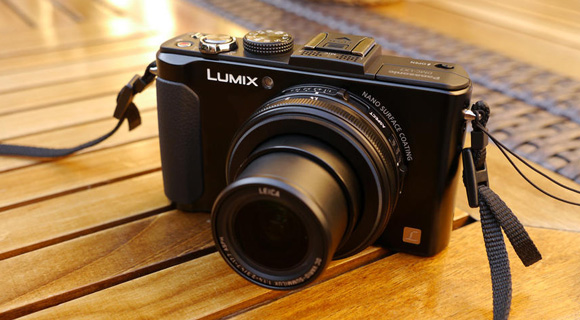 Trên tay máy ảnh compact cao cấp Panasonic LX7