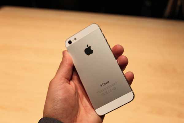 Trên tay siêu phẩm công nghệ được mong đợi nhất năm 2012: iPhone 5