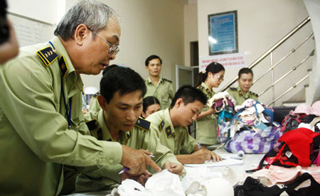Áo ngực Trung Quốc bị tịch thu