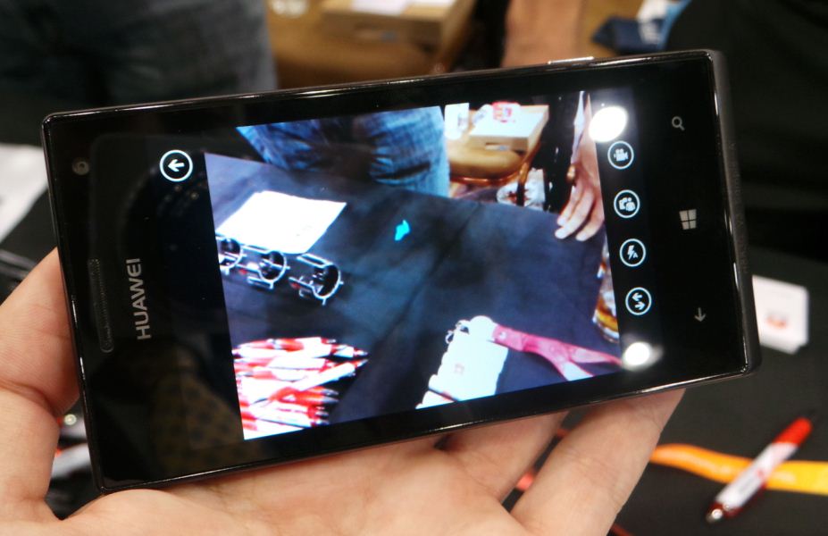 Ascend W1 chạy Windows Phone 8