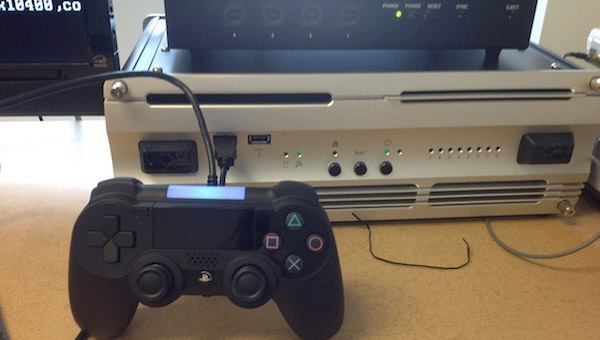 Tay cầm PS4 có thể nhận lệnh điều khiển bằng giọng nói