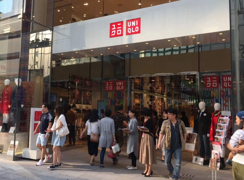 Uniqlo tăng 40% lương nhân viên sau 20 năm 