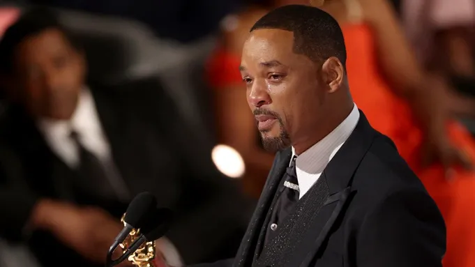 Will Smith bị cấm tham dự Oscar 10 năm, được giữ nguyên tượng vàng