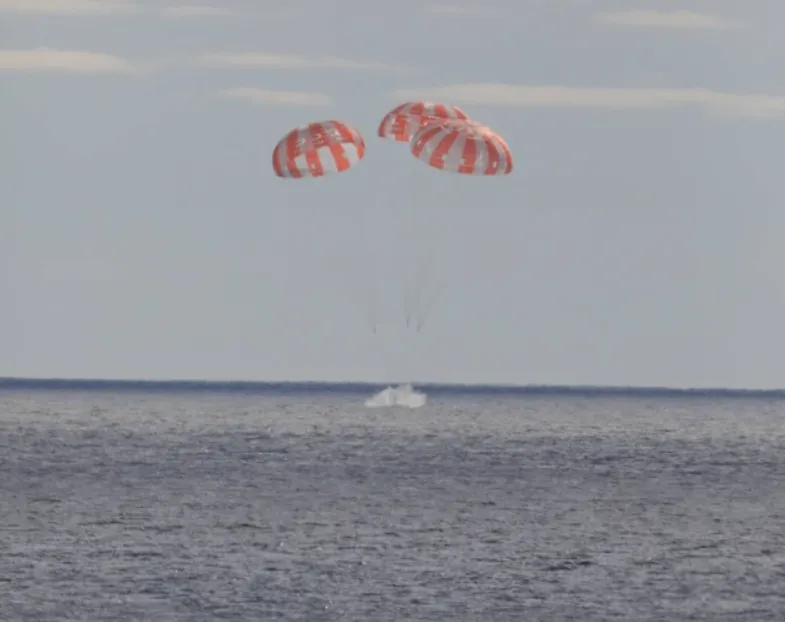 Sau chuyến công tác 1,6 triệu km, tàu vũ trụ Orion của NASA đã trở về Trái Đất