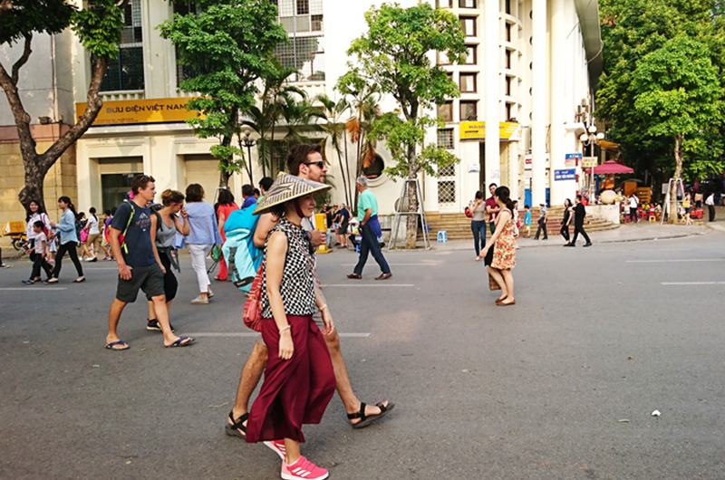 COVID Hà Nội: Tạm dừng tổ chức các lễ hội và các tuyến phố đi bộ, hạn chế tụ tập đông người