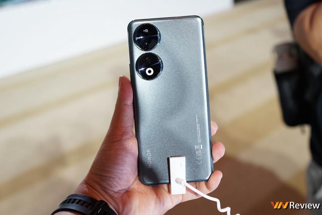 Thêm một smartphone với camera 200 “chấm” ra mắt tại Việt Nam, cái tên vừa quen vừa lạ