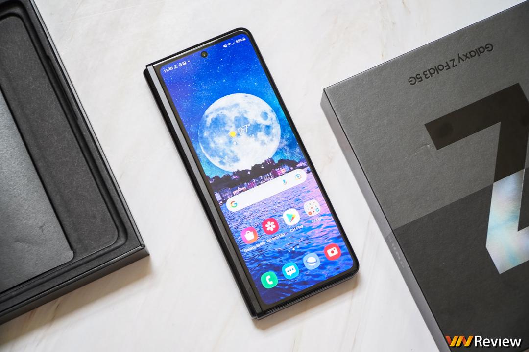 Trên tay Galaxy Z Fold 3 tại Việt Nam: camera ẩn dưới màn hình, chống nước IPX8, hỗ trợ S Pen