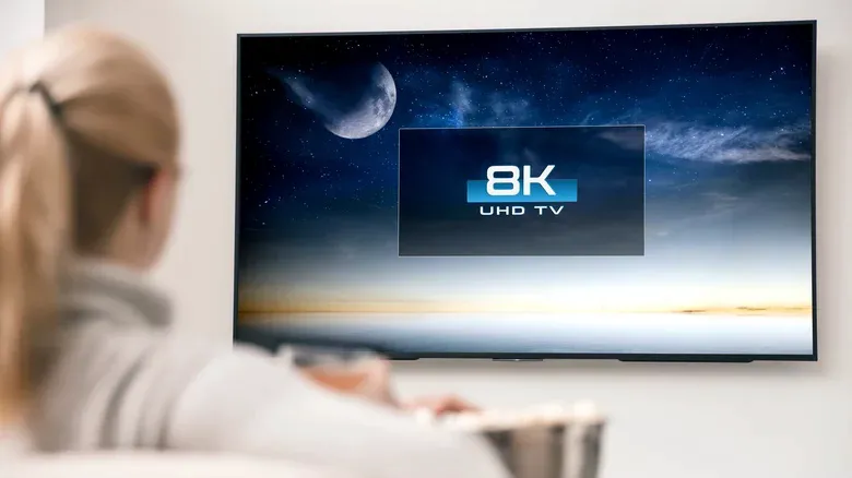 Vì sao bạn không nên phí tiền mua TV 8K bây giờ?