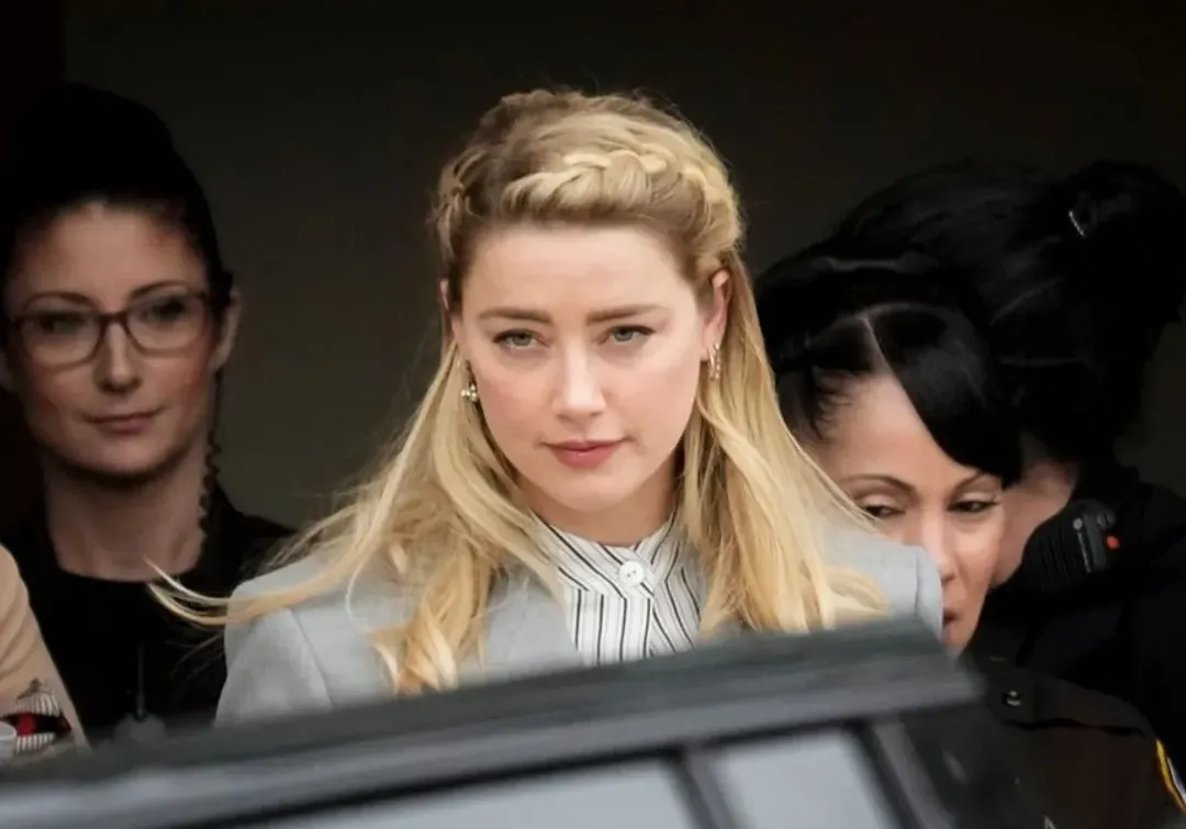 Amber Heard bất ngờ được hơn 130 nhà hoạt động nữ quyền ủng hộ, kêu gọi chống bạo lực gia đình