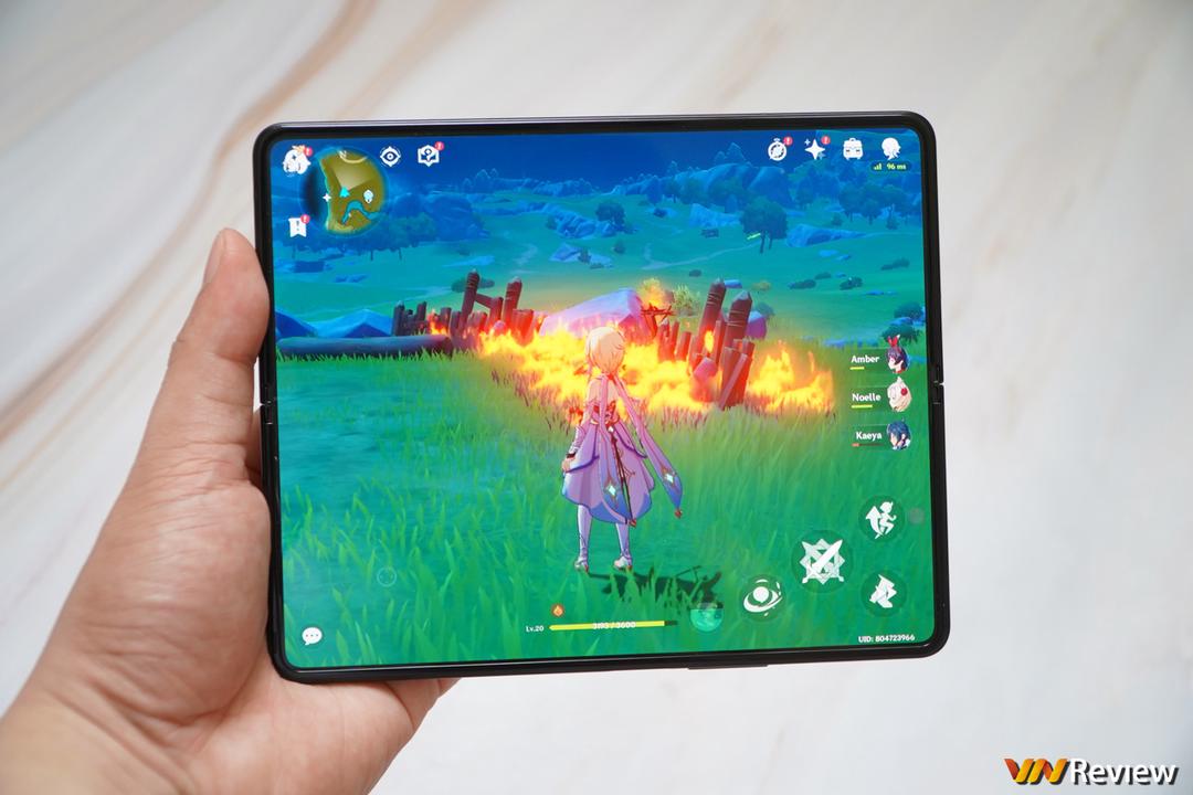 Trên tay Galaxy Z Fold 3 tại Việt Nam: camera ẩn dưới màn hình, chống nước IPX8, hỗ trợ S Pen