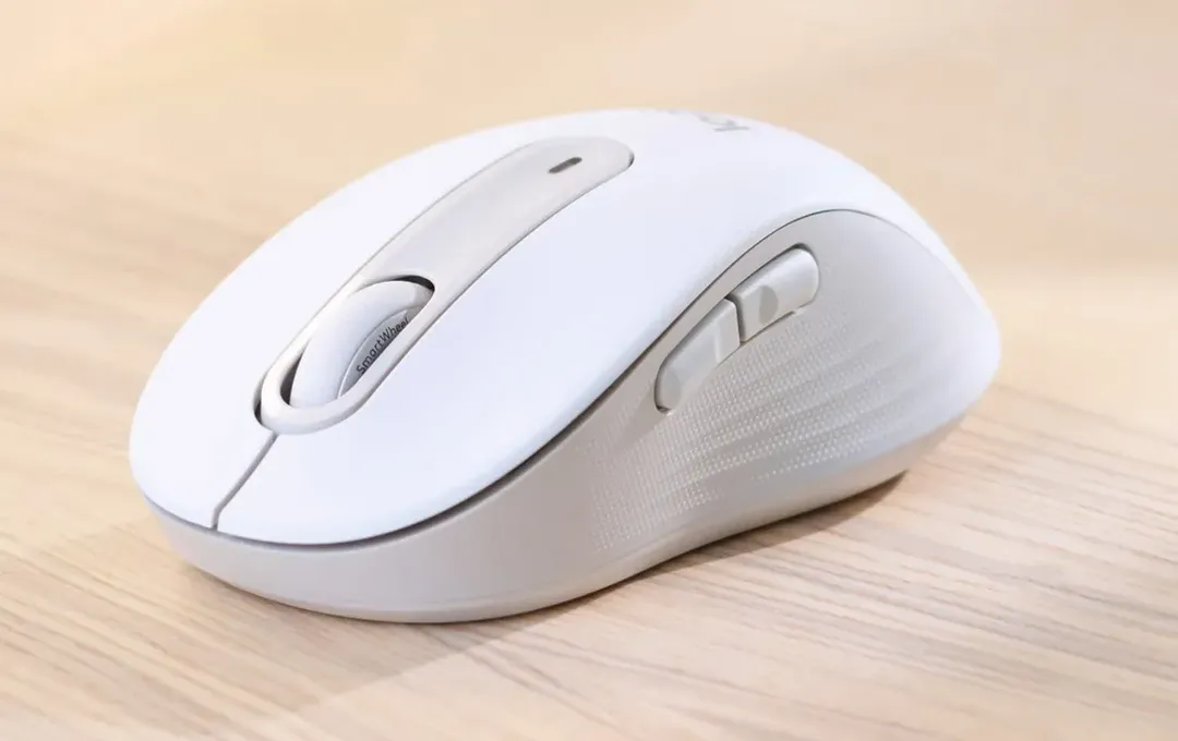 Logitech M650: chuột không đuôi độc lạ rất hợp với chị em, vừa mọi size tay, có cả phiên bản cho người thuận tay trái