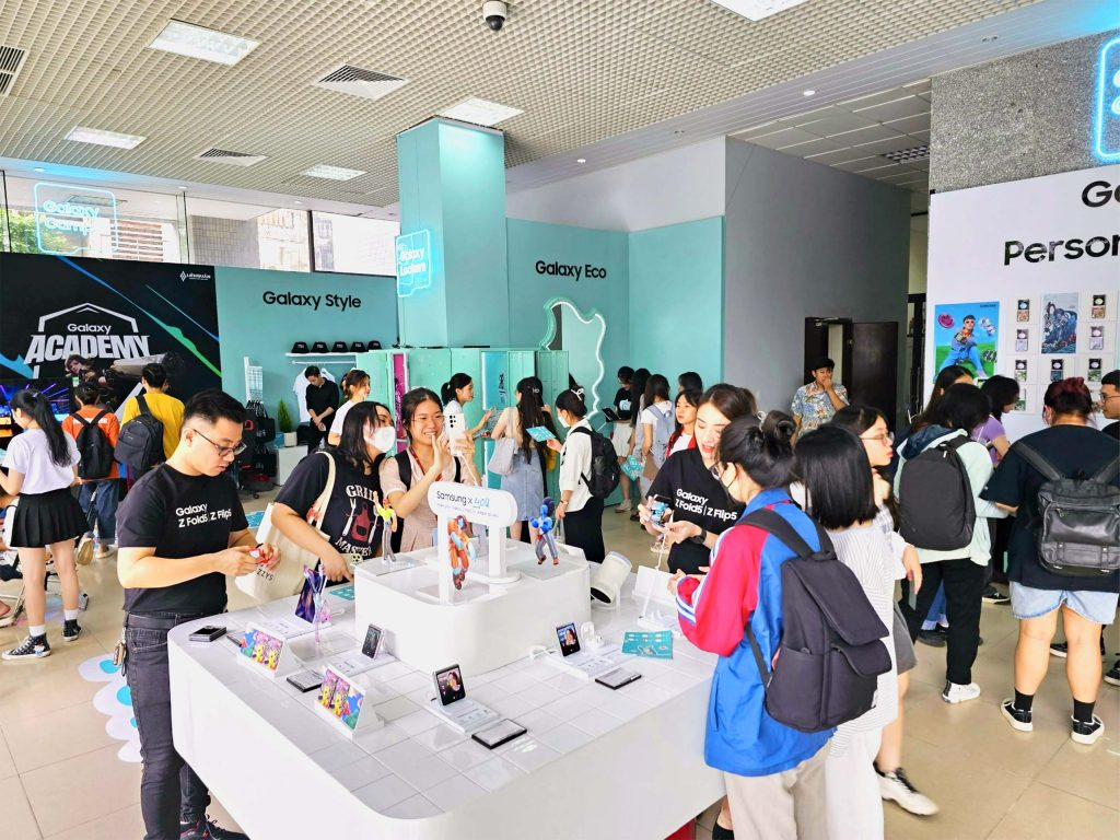 Samsung đưa “bàn trải nghiệm” sản phẩm đến tận khuôn viên các đại học