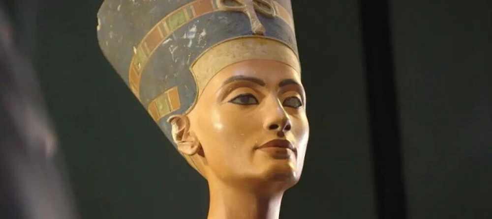 Sau 3.500 năm, công chúng và khảo cổ học vẫn mê mẩn nhan sắc Nữ hoàng Ai Cập Nefertiti 