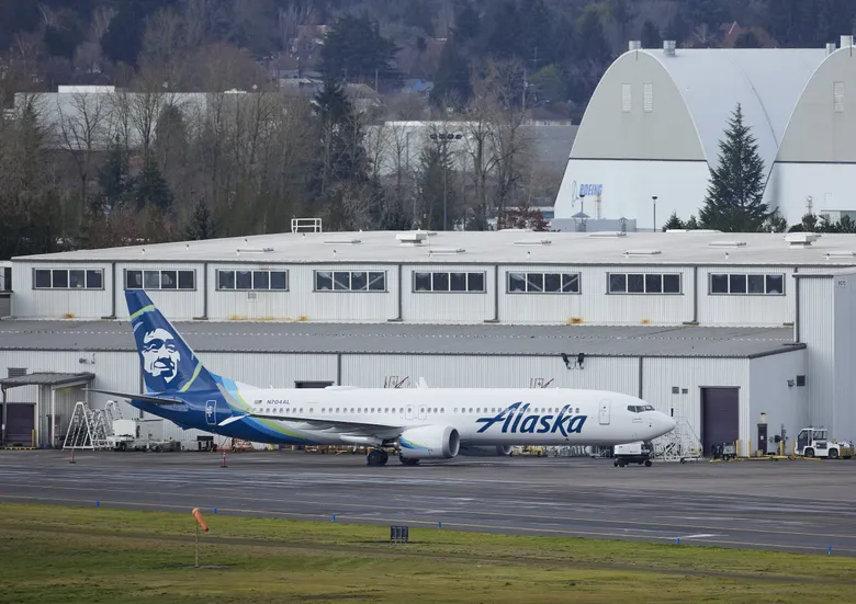 "Đại họa" giáng xuống Boeing: Boeing 737 Max 9 gặp sự cố nghiêm trọng khi đang cất cánh làm "rúng động" cả thế giới 