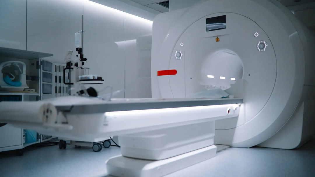 Người phụ nữ giấu súng khi chụp cộng hưởng từ MRI và cái kết không ai ngờ tới