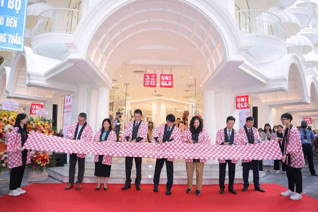 UNIQLO tôn vinh văn hóa Việt – Nhật trong cửa hàng Hoàn Kiếm, cam kết đóng góp dài hạn cho sự phát triển kinh tế, xã hội của Việt Nam