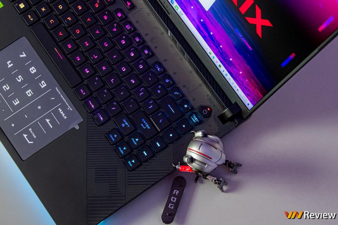 ASUS ROG Strix SCAR 18 trình làng: laptop gaming mạnh nhất thế giới, màn hình Mini LED 2K 240Hz, giá “chỉ” 130 triệu đồng