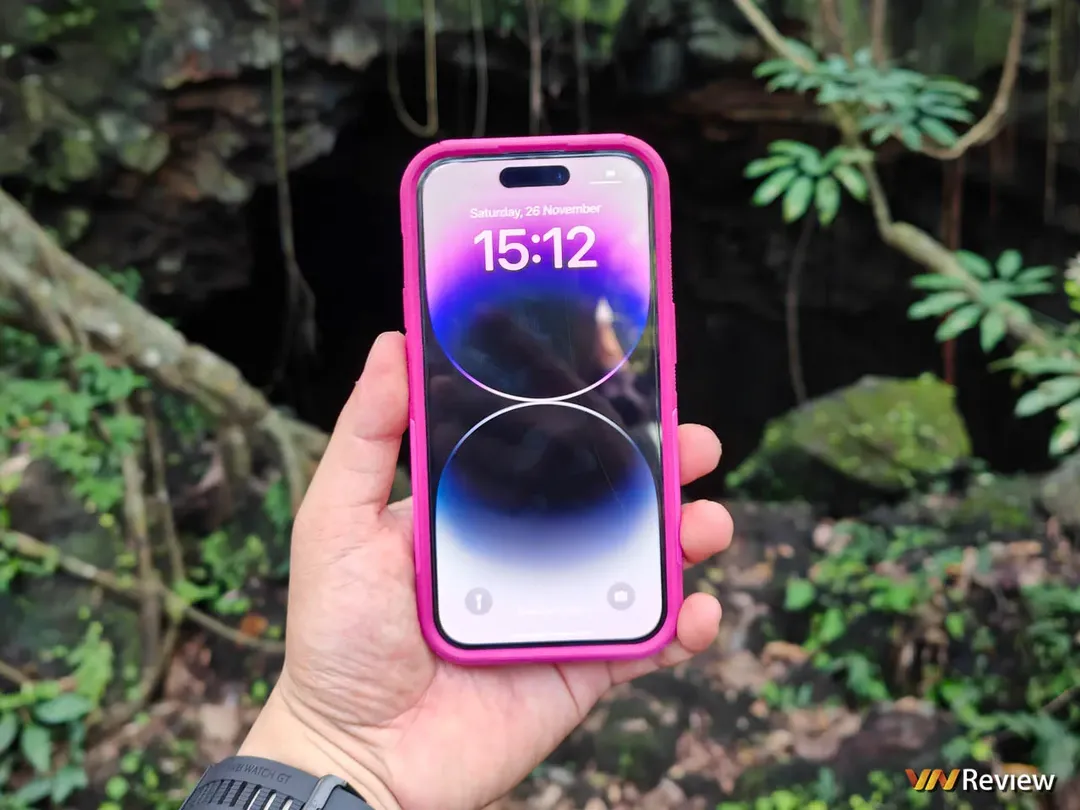 Trải nghiệm ốp lưng và dán cường lực OtterBox cho iPhone 14 Series khi đi trekking, trèo đèo lội suối: đúng chất “nồi đồng cối đá”