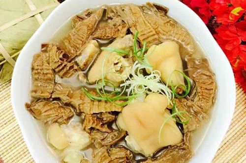 5 nhóm người không nên ăn canh măng khô nấu chân giò