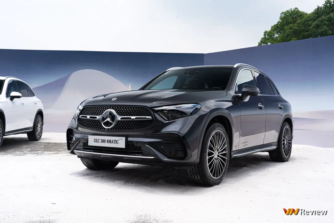 Mercedes-Benz Việt Nam tặng 2 năm bảo hiểm MBI cho GLC, C43 và V250