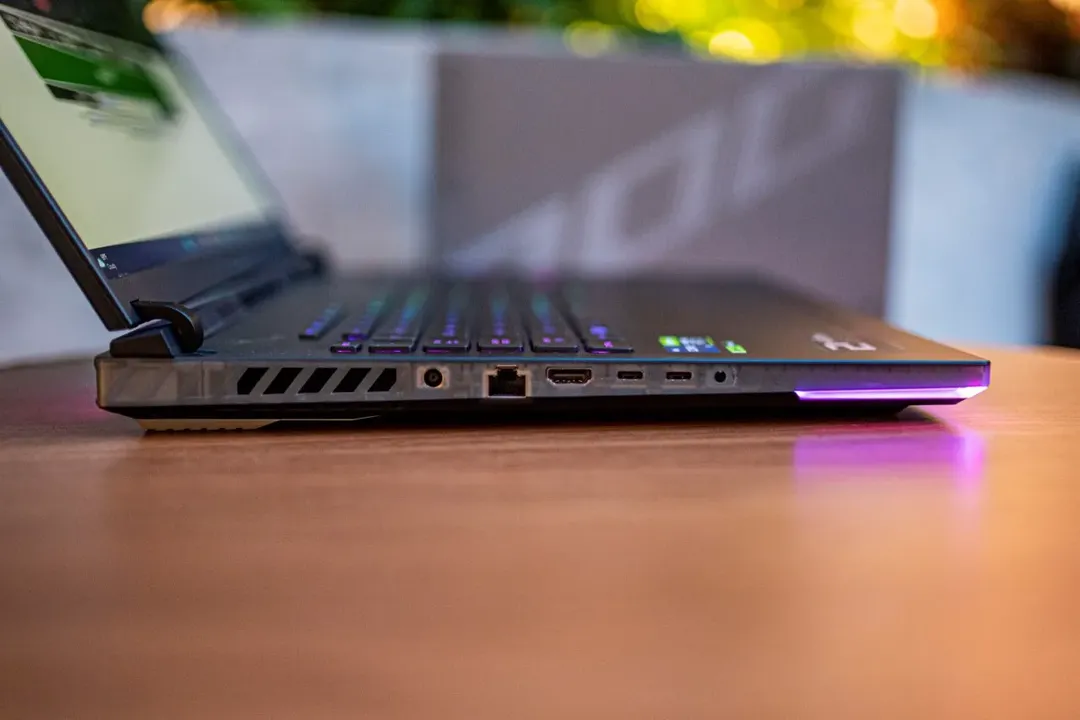 ROG Strix SCAR 18: Laptop Gaming Intel Gen 13 và RTX 40 Series đầu tiên tại Việt Nam, giá “chỉ” 125 triệu đồng