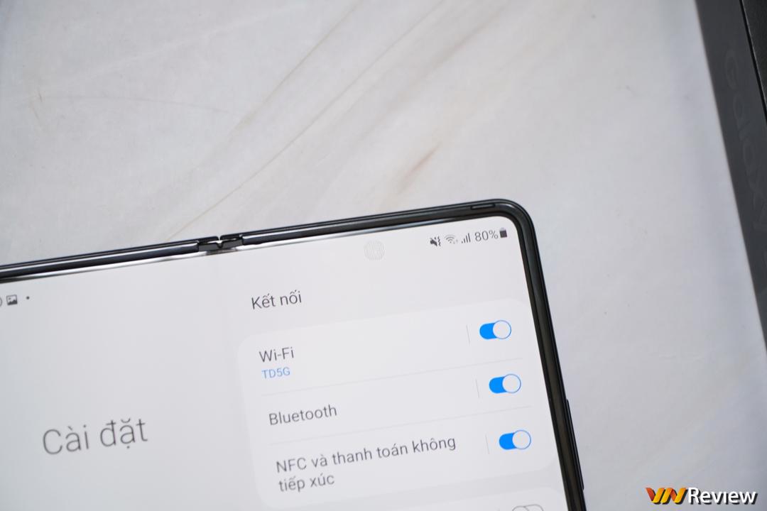 Trên tay Galaxy Z Fold 3 tại Việt Nam: camera ẩn dưới màn hình, chống nước IPX8, hỗ trợ S Pen