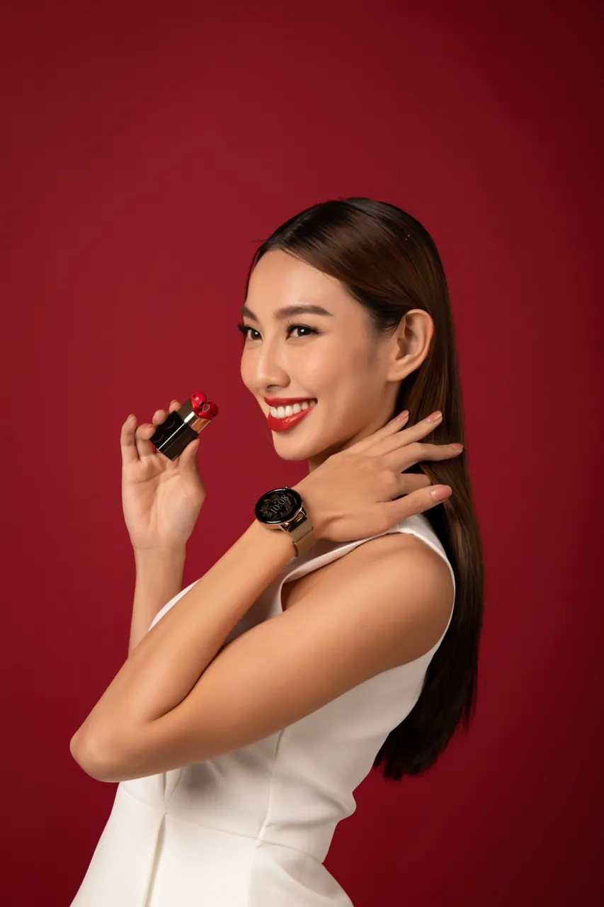 Huawei FreeBuds Lipstick ra mắt tại Việt Nam: tai nghe true wireless kén sạc như thỏi son, giá 4,99 triệu đồng