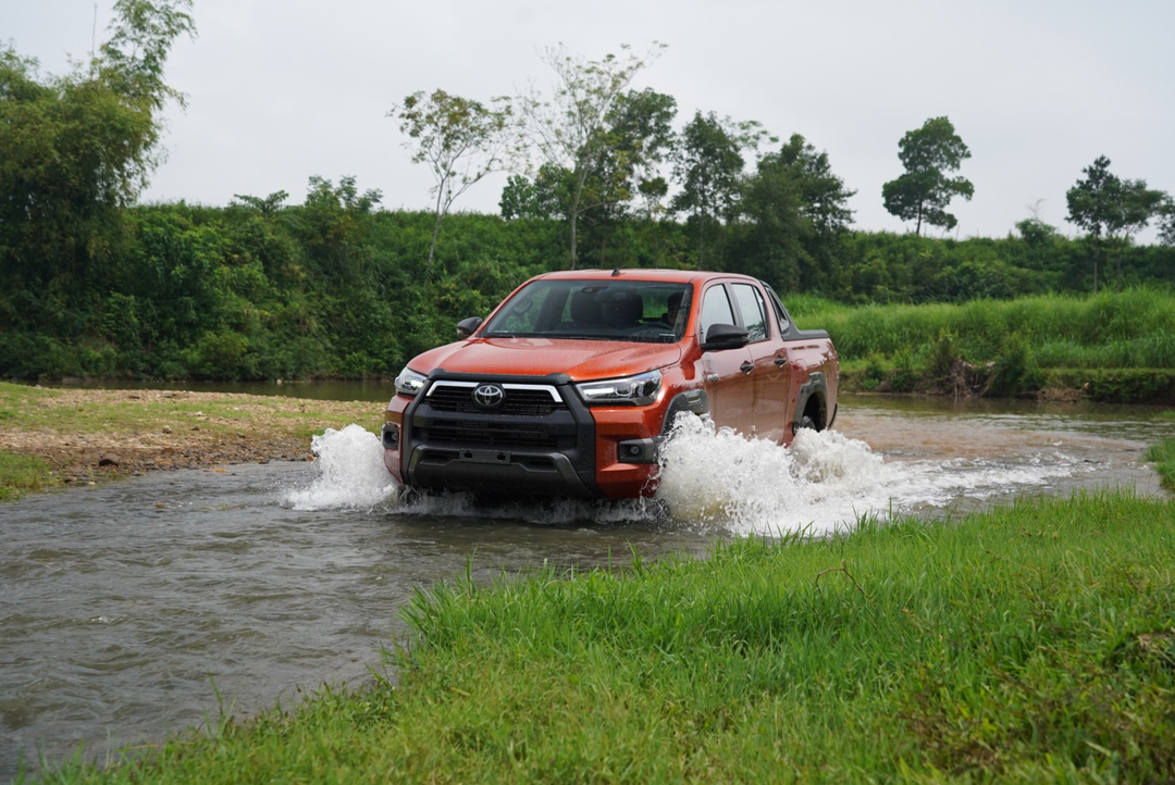 Người dùng review Hilux Adventure 2021