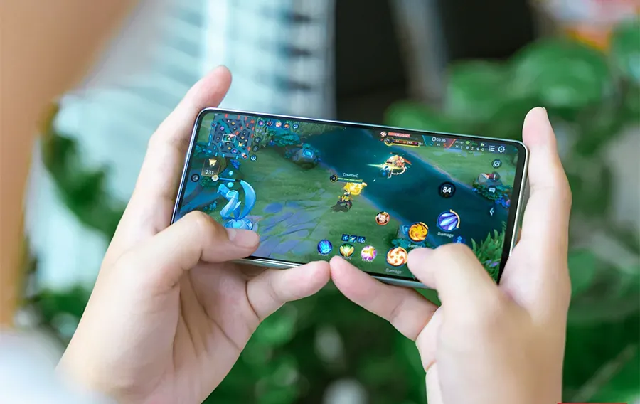 Mua smartphone chơi game giá mềm, anh em hãy cân nhắc Galaxy A73 5G