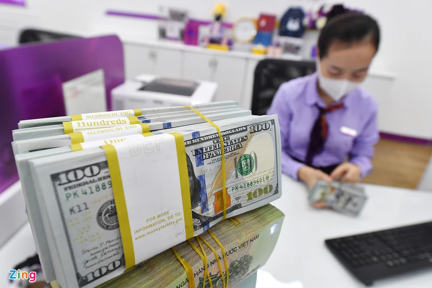 Giá USD tăng lên mức cao nhất trong một năm