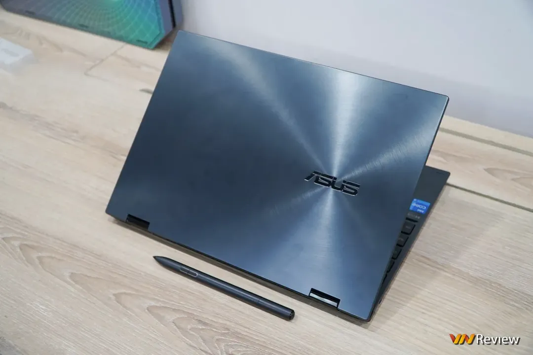 ASUS ra mắt loạt laptop Zenbook 14 OLED 2022: thiết kế lột xác, màn OLED 2.8K 90Hz, chip Intel Gen 12