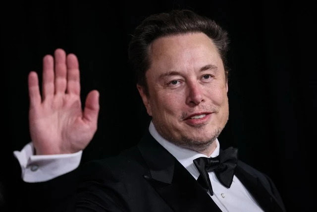 Elon Musk bất ngờ có mặt ở Trung Quốc: Chê Ấn Độ?