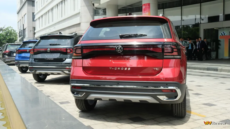 Volkswagen T-Cross ra mắt: 2 phiên bản, giá từ 1,099 tỷ đồng 