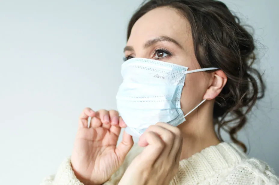 Khẩu trang giúp giảm đáng kể quãng đường virus di chuyển trong không khí