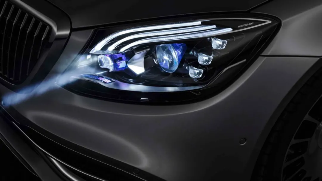 Công nghệ đèn pha thông minh Digital Light của Mercedes-Benz có gì đặc biệt?