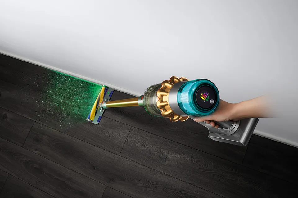 Dyson tung ra máy hút bụi đầu tiên có đầu chải và hút lông chó mèo ở Việt Nam