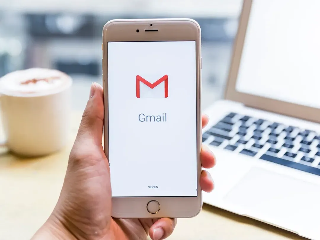 Email của bạn có thể bị kẻ lừa đảo lợi dụng theo những cách nào?