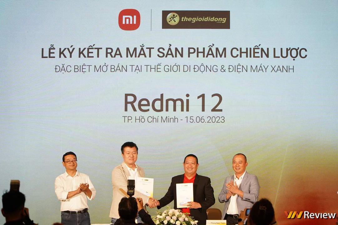 Xiaomi Redmi 12 ra mắt Việt Nam: chỉ hơn 4 triệu mà có mặt lưng kính, cạnh vuông viền phẳng bắt trend, camera vô cực 50MP, màn FHD+ 90Hz