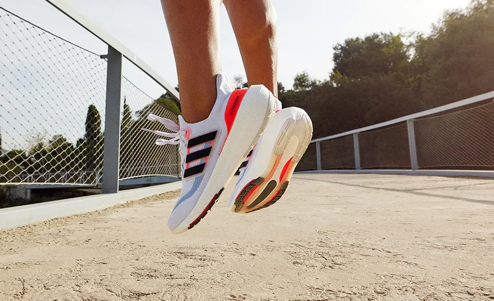 adidas ra mắt giày chạy siêu nhẹ Ultraboost Light, nhẹ hơn Ultraboost 30%