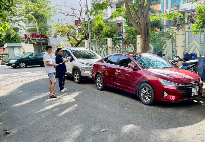 Dịch vụ thuê xe tự lái tăng giá gần gấp đôi sát kỳ nghỉ lễ 30/4 vẫn “cháy hàng”