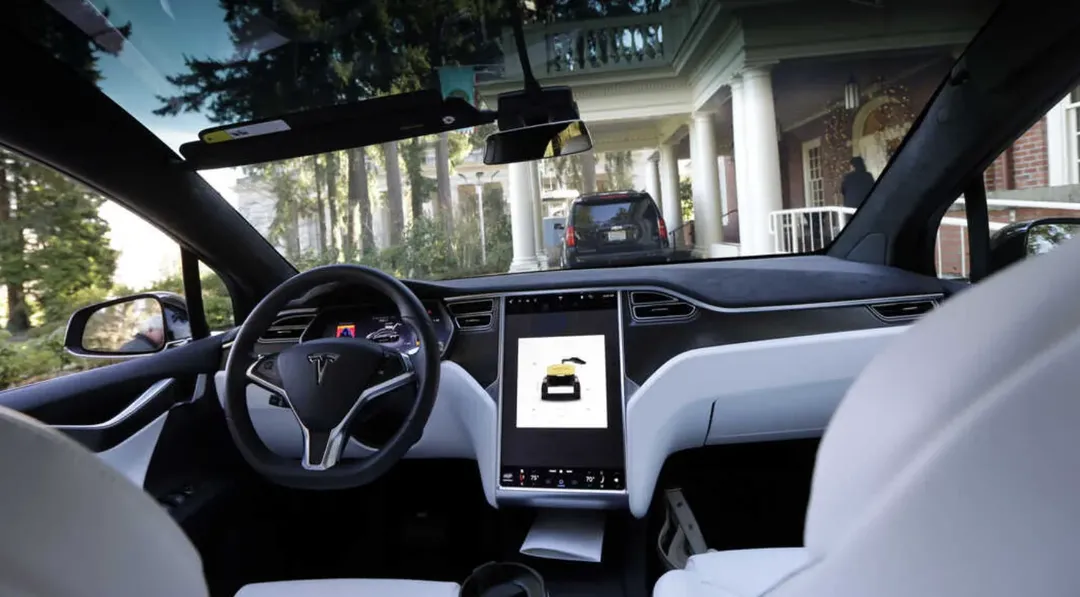 Tesla bị điều tra: Vì xe điện không nhận ra phương tiện phía trước, tông chết nhiều người đi xe máy