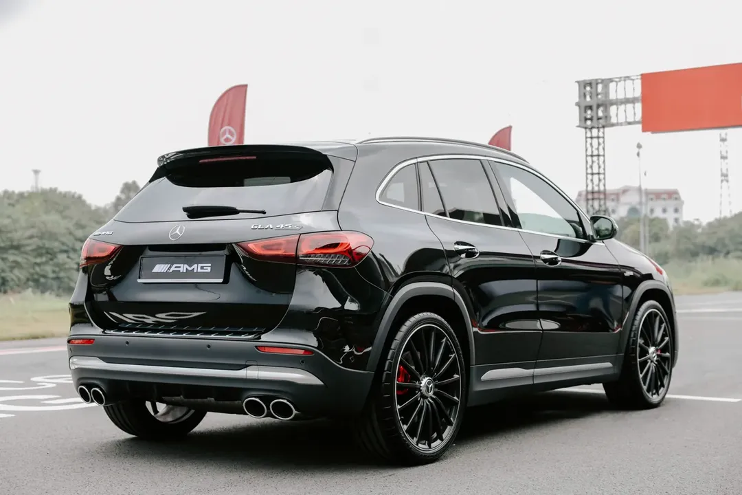 Mercedes-AMG GLA 45 S 4MATIC+ lần đầu thử sức trên đường đua Auto Gymkhana