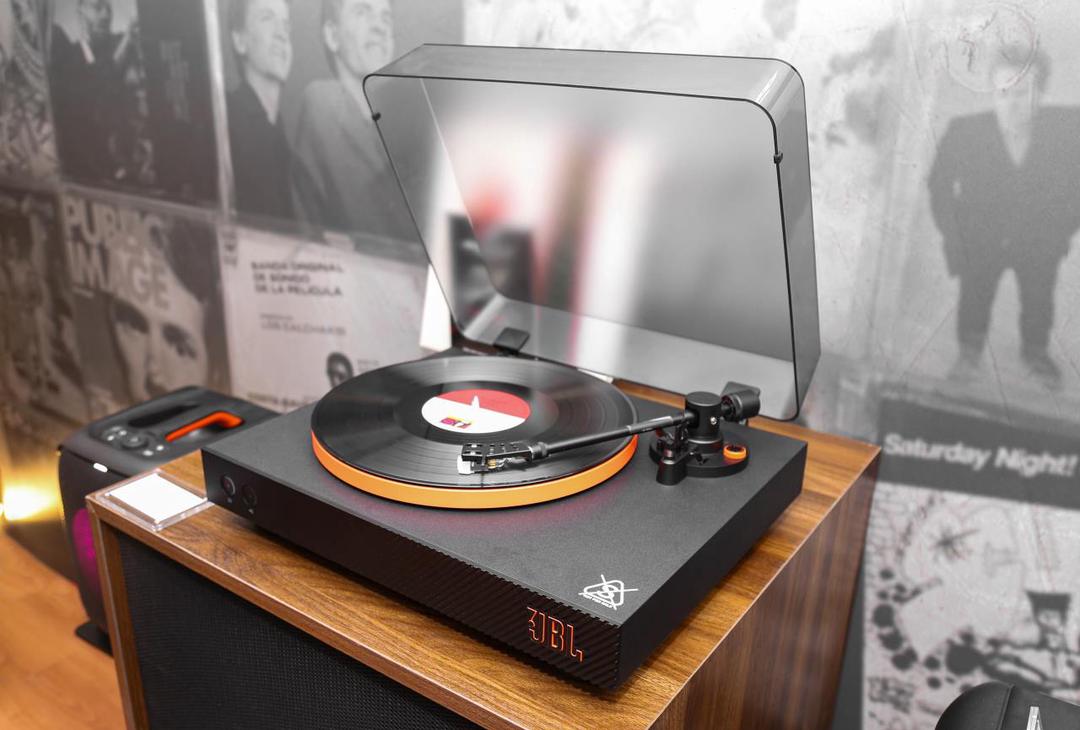 PGI giới thiệu dòng loa JBL Authentics & mâm than JBL Spinner BT tại AVSHOW 2023: diện mạo hoài cổ kết hợp công nghệ thông minh