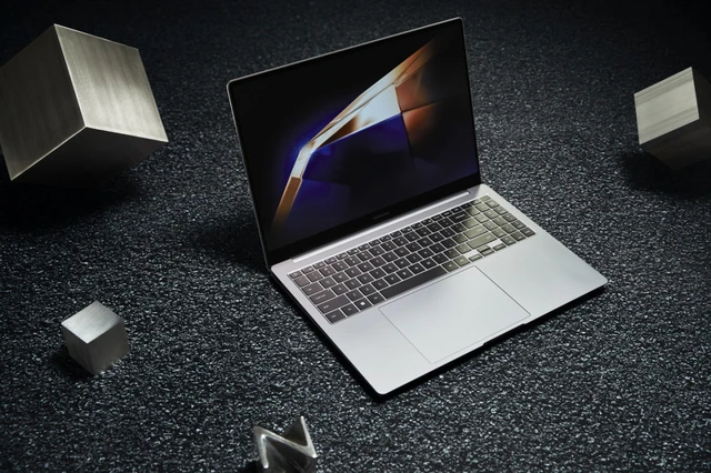 Không để MacBook Pro M3 tự tung tự tác, Samsung ra mắt laptop AI Galaxy Book 4, dùng chip Intel Core Ultra mới ra mắt, giá từ 35 triệu đồng