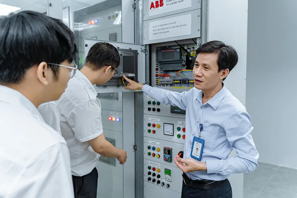 Đại học Công nghiệp TP.HCM mở phòng thí nghiệm trọng điểm Smart Grids đầu tiên