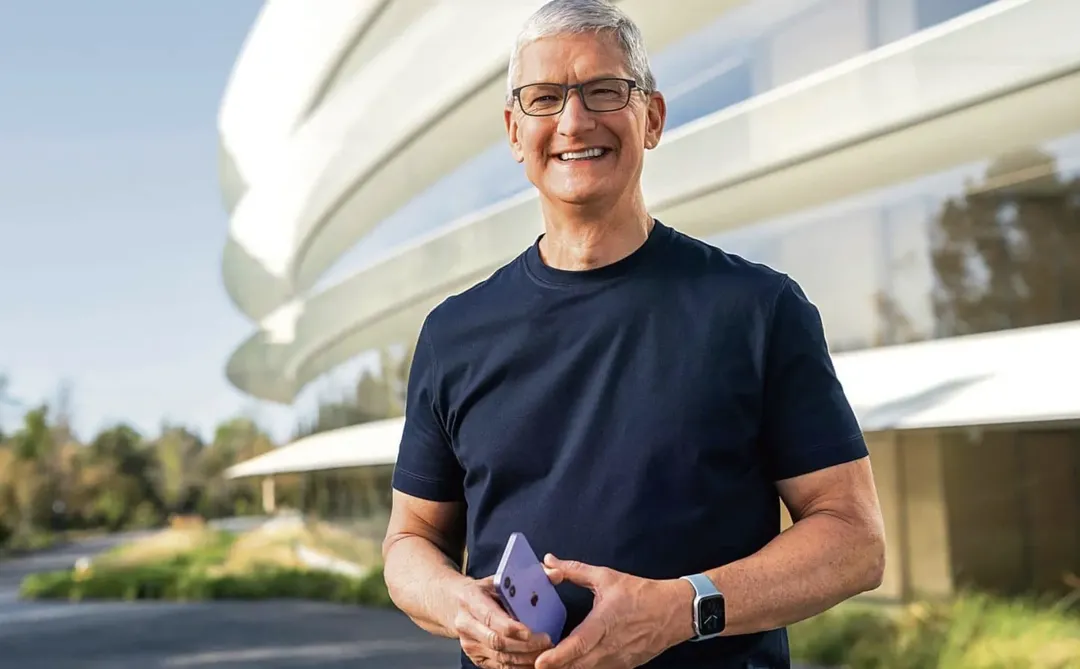 Tim Cook dội gáo nước lạnh vào tham vọng metaverse của Mark Zuckerberg: “người bình thường chắc không biết metaverse là gì đâu”